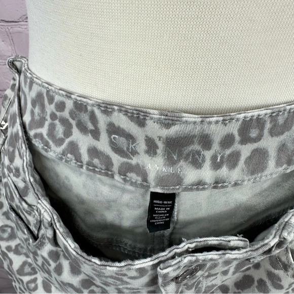 white house black market the skinny high rise ankle animal print jeans size 2 - Picture 3 of 5